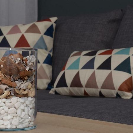 Modern And Cozy Apartment Πιτέστι Εξωτερικό φωτογραφία