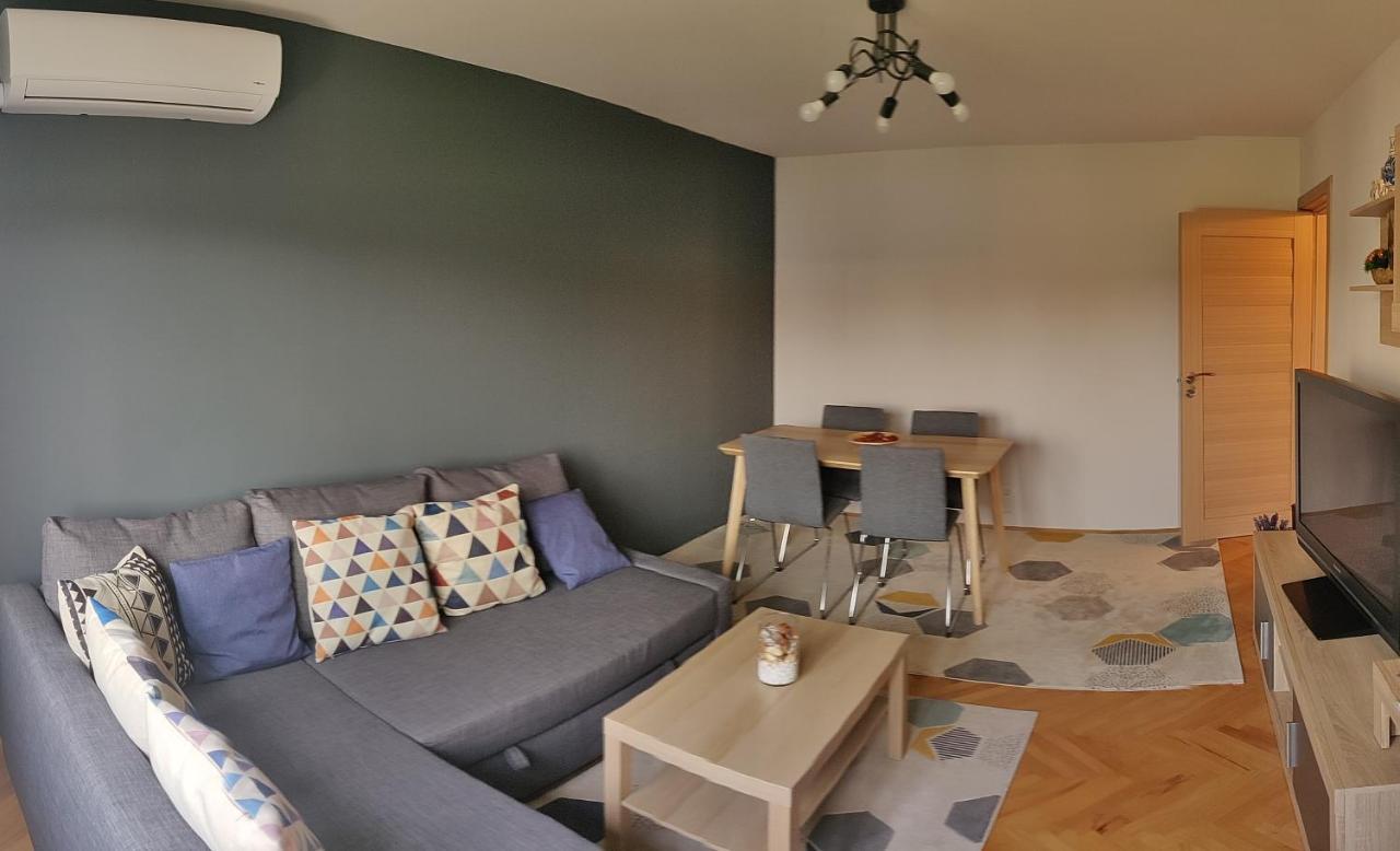 Modern And Cozy Apartment Πιτέστι Εξωτερικό φωτογραφία