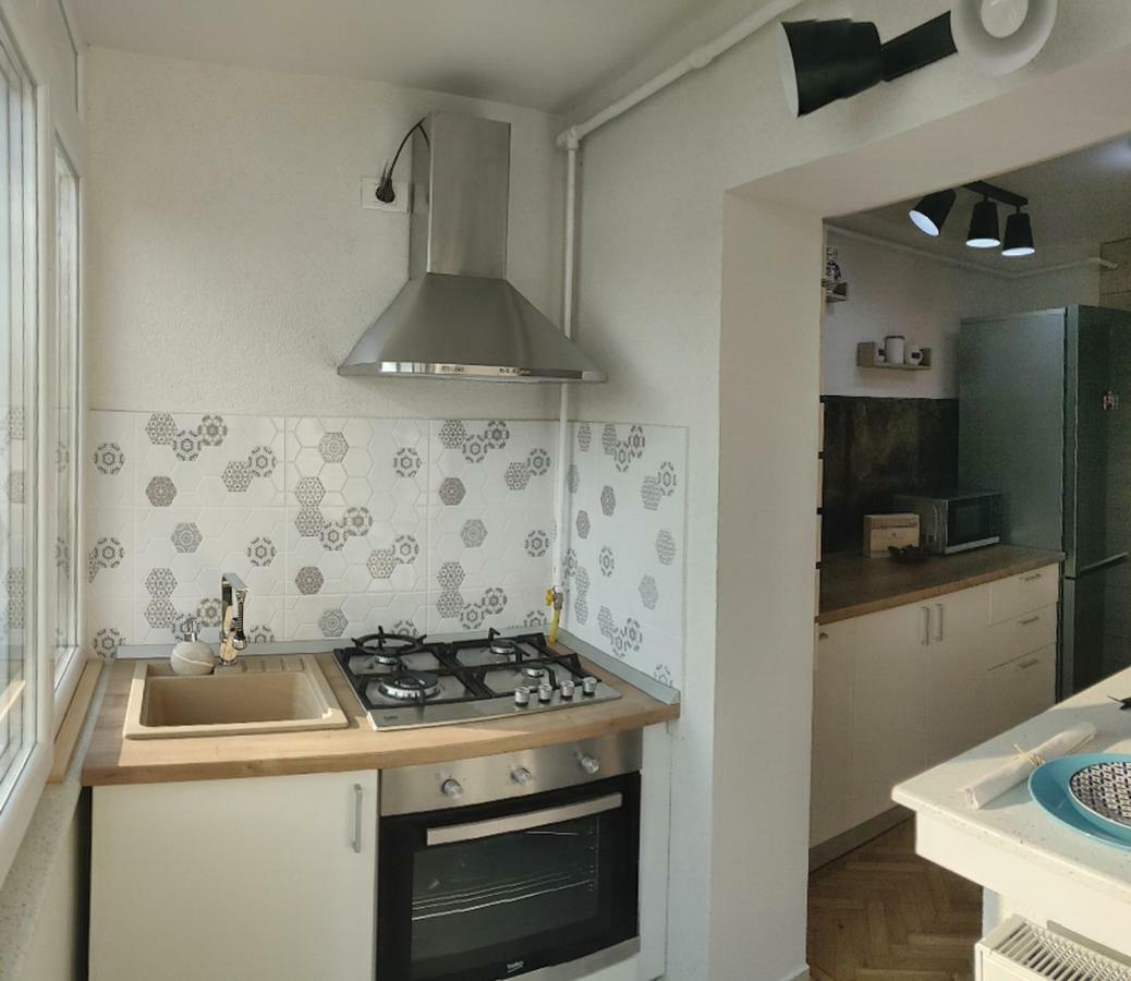 Modern And Cozy Apartment Πιτέστι Εξωτερικό φωτογραφία