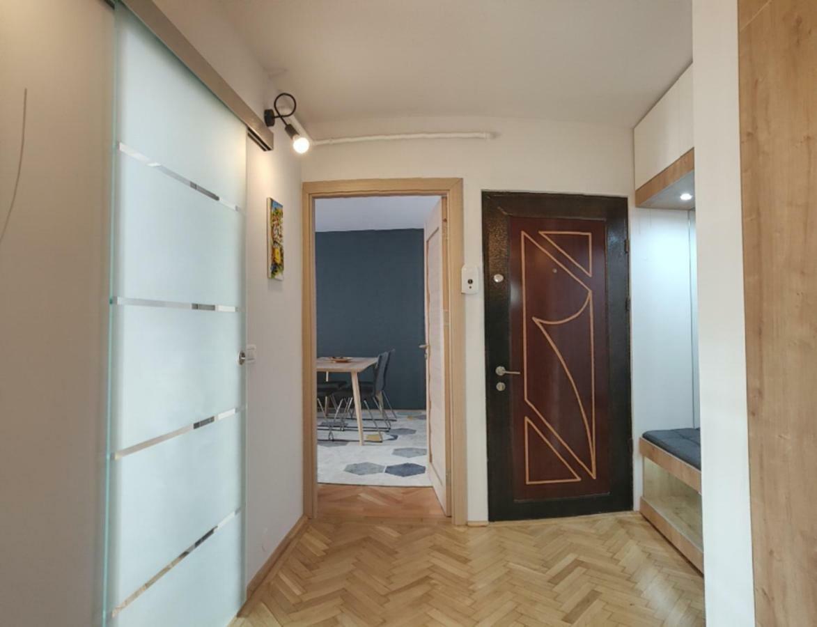 Modern And Cozy Apartment Πιτέστι Εξωτερικό φωτογραφία