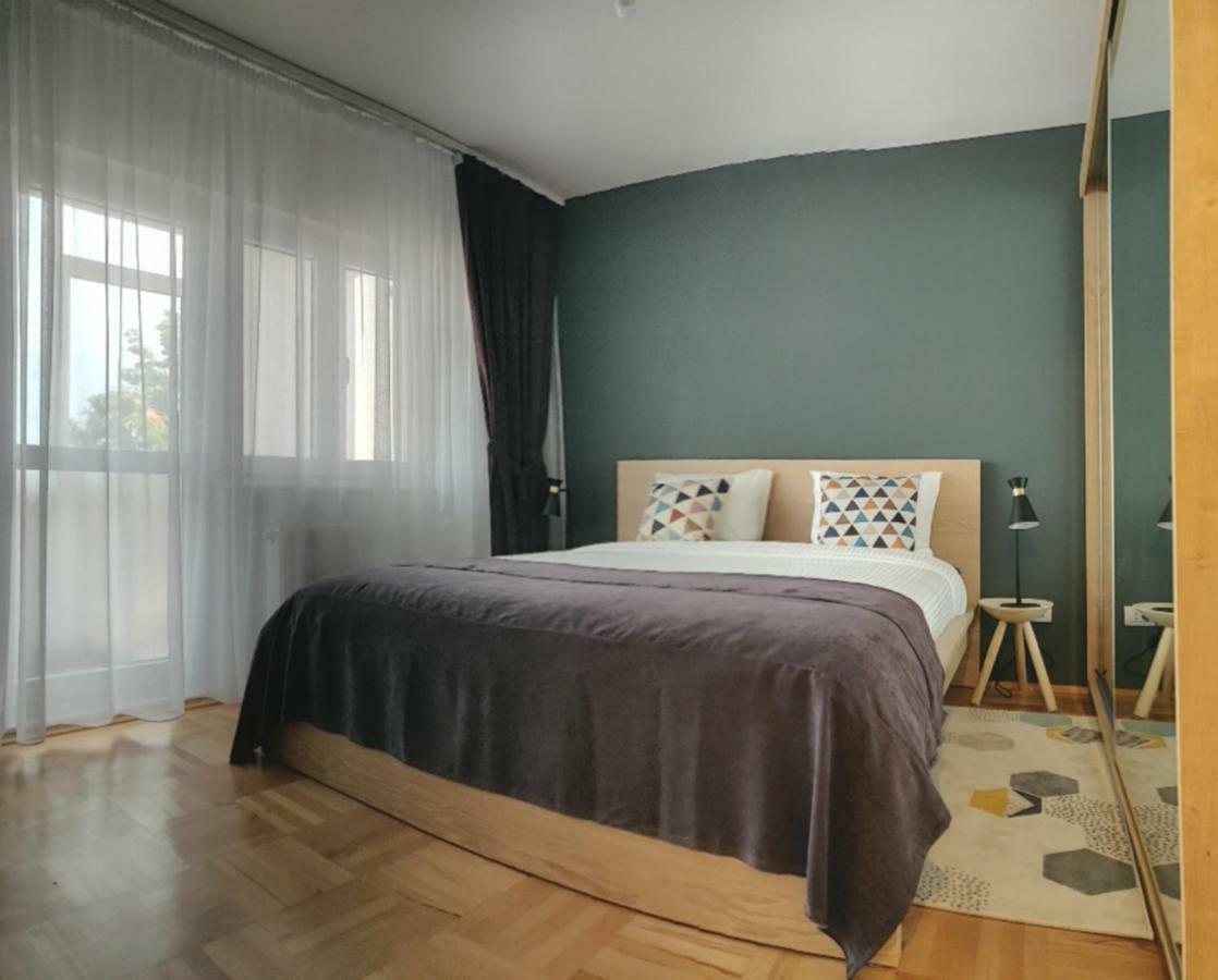 Modern And Cozy Apartment Πιτέστι Εξωτερικό φωτογραφία